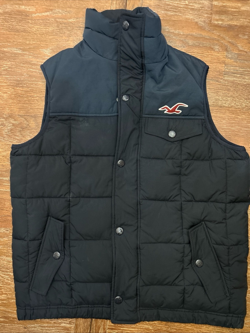 Hollister Men’s Black Quilted Puffer Vest with Navy Yoke